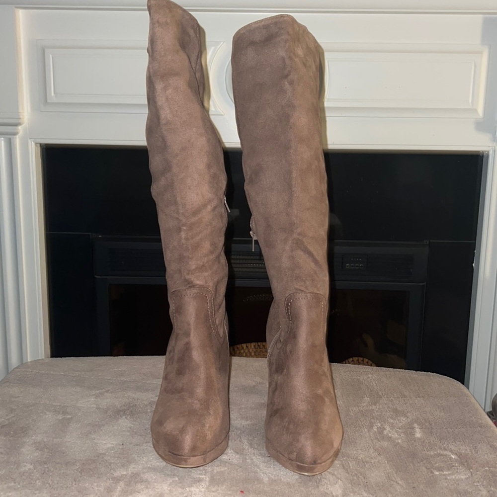 Suede tan boot!!